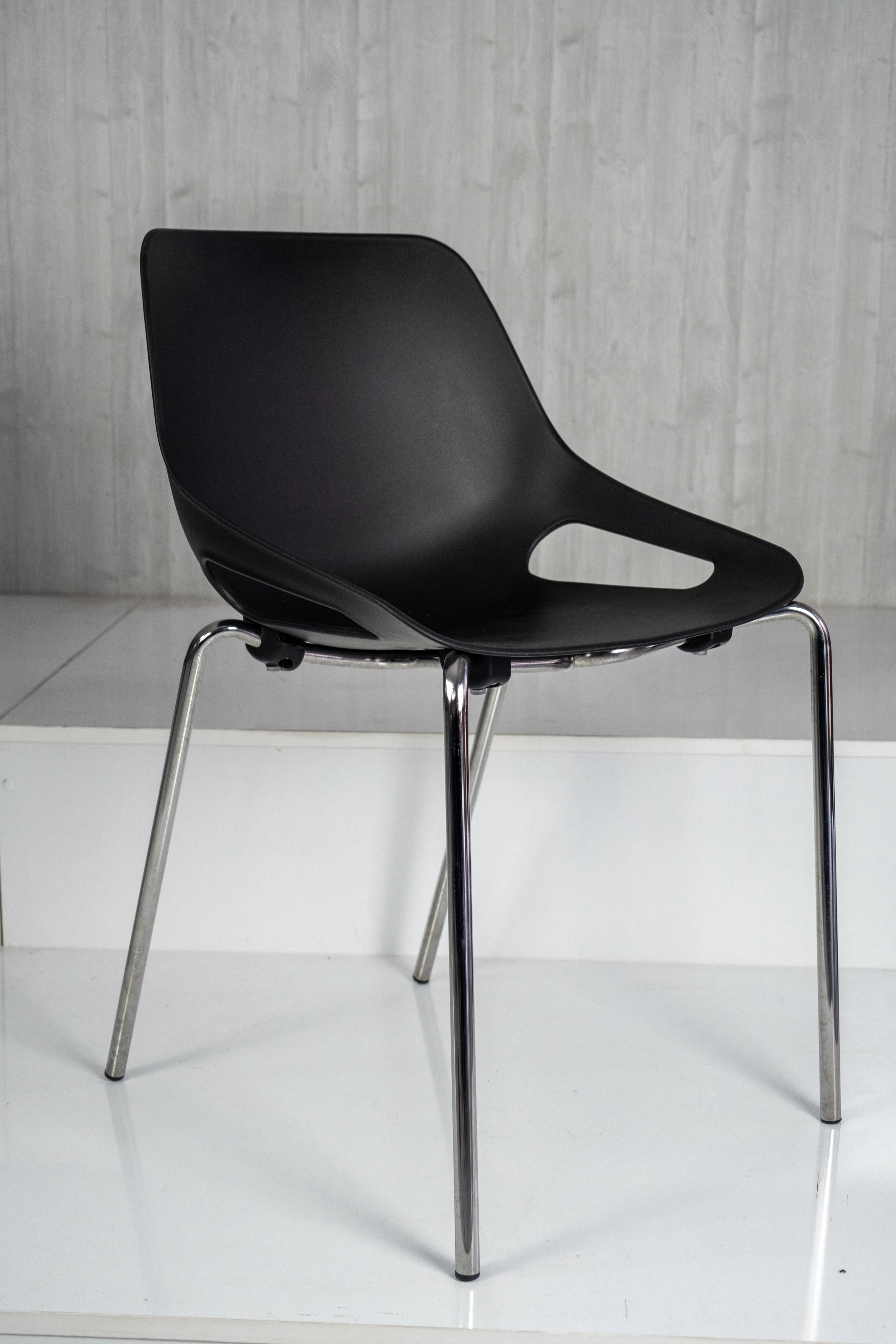 Chaise Q5 en 4 pieds métal chromé - Assise polypropylène